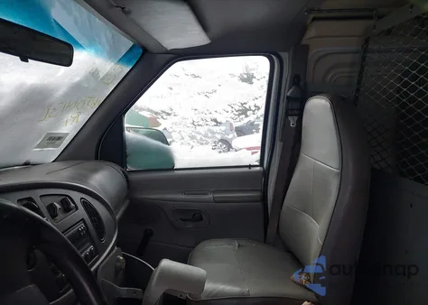 1997 Ford E-350 Standard z USA, uszkodzony, nr VIN 1FTJE34L9VHA81827